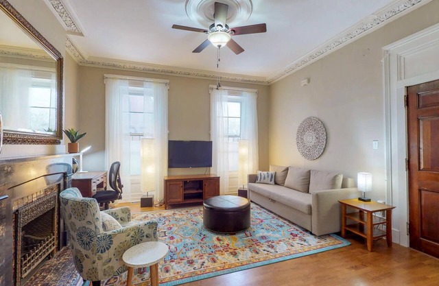 Historic Brownstone - Modernized - Luxurious Downtown Troy