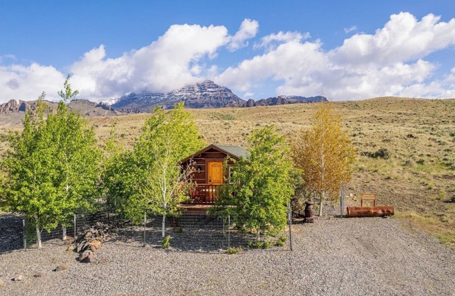 Komplett renoviertes Blockhaus an der Straße nach Yellowstone