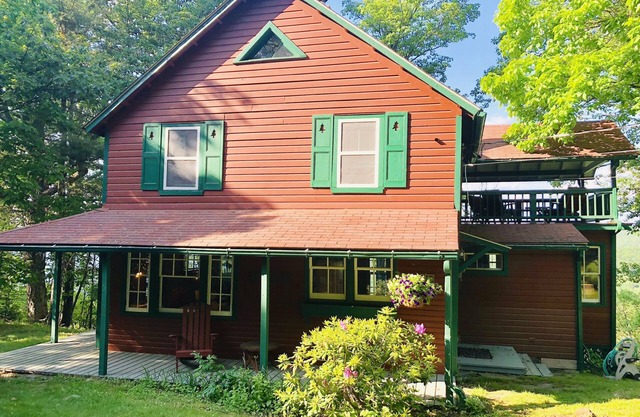 Historic Catskills Cottage w/ Cedar Hot Tub On Top Of The World