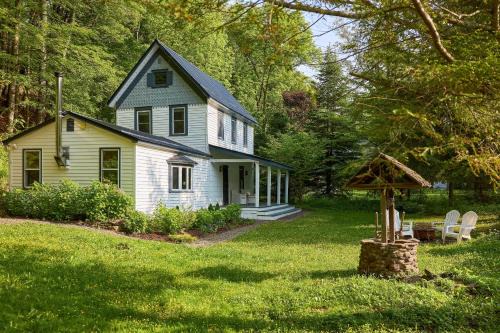 Historic Catskills Farmhouse Cottage by Belleayre