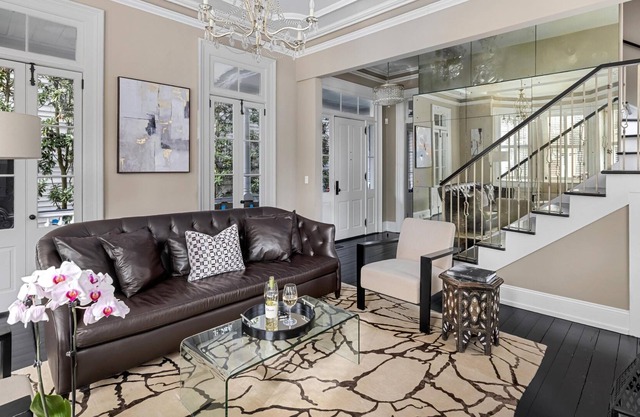 Historic Charleston Single on Broad with a pool!