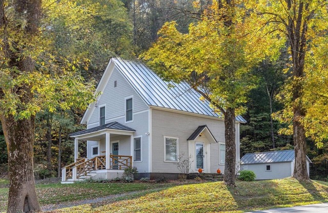 Vermont charm, close to Village!