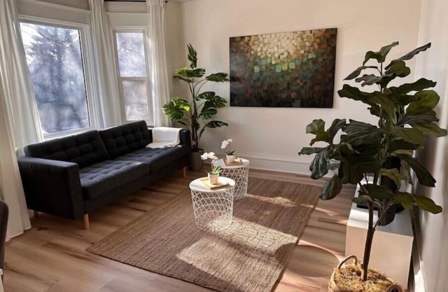 Historic Charm in Norwood Flats: Walk to Parks, River Trails & The Forks!