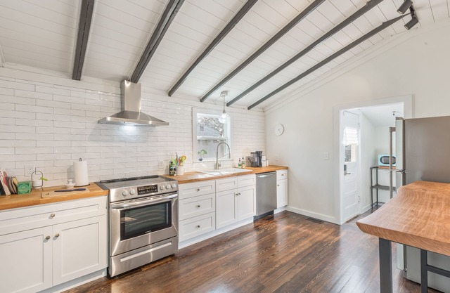 Historic Charm + Luxury Bath/Kitch, 10min DT Tulsa
