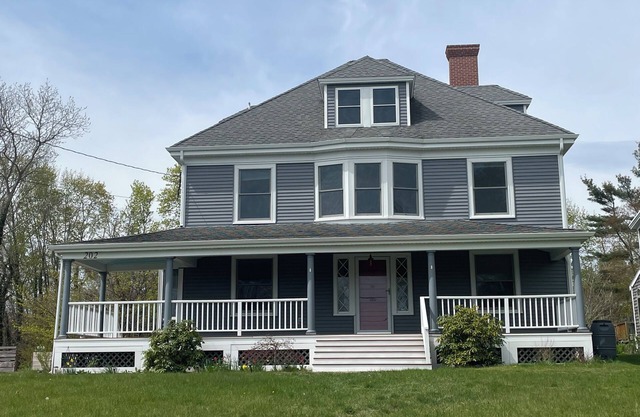 Beautiful family home - 10 min walk to downtown Plymouth + waterfront!