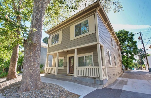 Historic Charm with Parking in Center of Midtown
