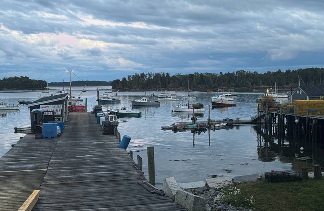 Historic Classic Maine House in quaint Friendship with WiFi