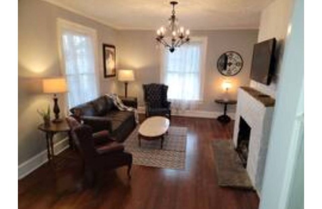 Historic Colonial Foursquare near FASTC/Ft Barfoot