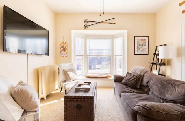 ⛰️HISTORIC COMFY CONDO IN HEART OF ELLICOTTVILLE, PVT PARKING, FLEXIBLE CANCEL⛰️