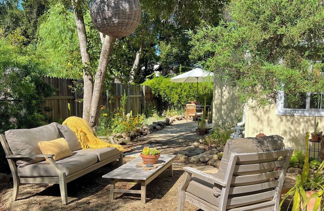 Historic Cottage in Downtown Ojai. The perfect place to relax and rejuvenate.