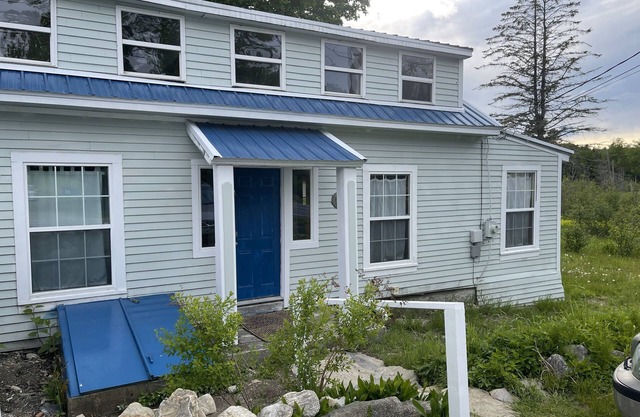 Historic cottage in seaside village of Searsport. Pet friendly!