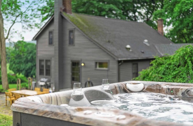 Historic Cottage w Brand New Hot Tub and Game Room