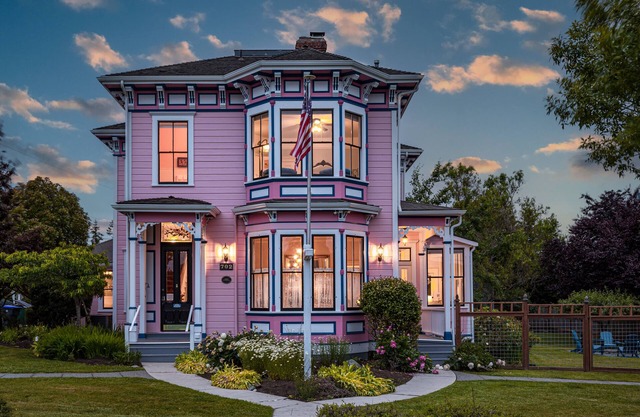 Historic Coupeville 6BR/5BA near Waterfront/Wharf