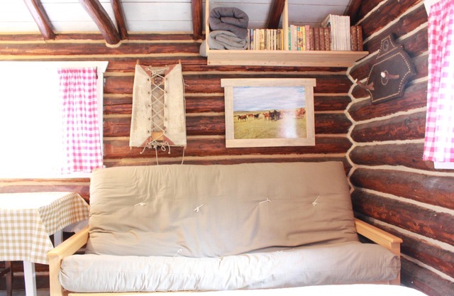 Historic Cowboy LogCabin on Working Ranch, private&surrounded by nature,LoonLake