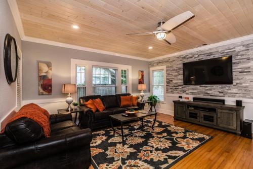 Historic District Charm - 10 Minute Walk to FSC & Downtown Lakeland