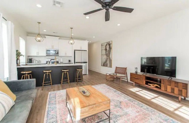 HiSTORIC DOWNTOWN HAMMOND CONDO 2 bed, 2 bath