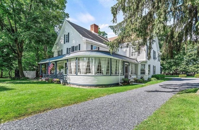 Historic Downtown Home w/Bar Room, Hot Tub