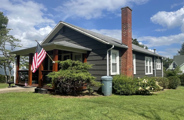Historic Dwntwn, NRG, Convenient 3 Br Cottage