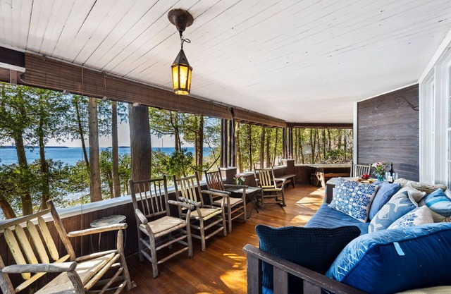 Historisches Haus am Wasser, Aussicht, Privatstrand, zu Fuß in die Stadt