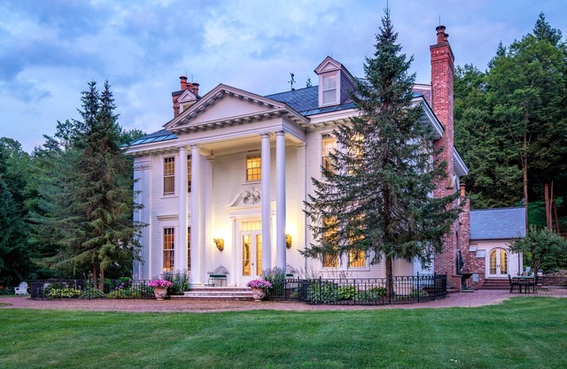 Historic Estate in Stowe - short walk to the town!