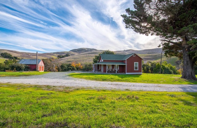 HISTORISCHES BAUERNHAUS AUF 400 ACRE RANCH