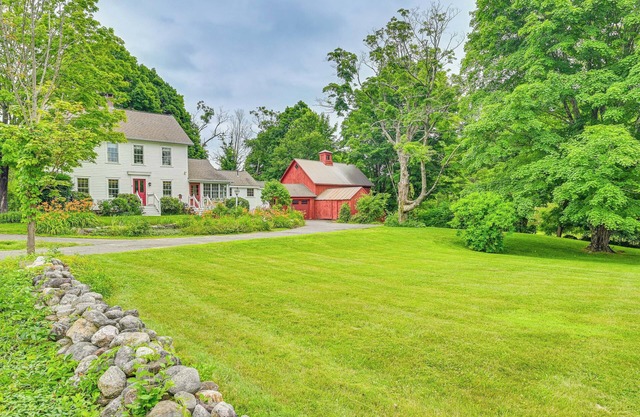 Historic Farmhouse Near Mountains & Colleges!