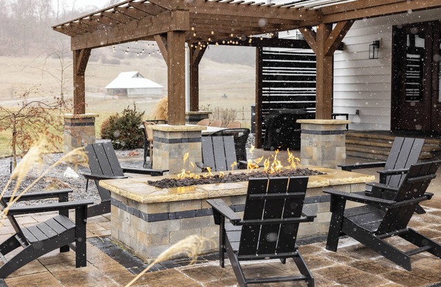 Historic farmhouse w/ hot tub, chef's kitchen and king en suite! Private & luxe!