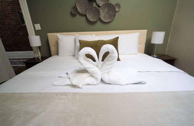 *Historic Gem* Heart of Southside-Sleeps 10