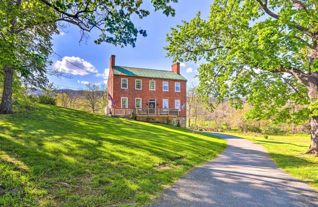 Historic 'Hammond House' w/ Wine Country View!