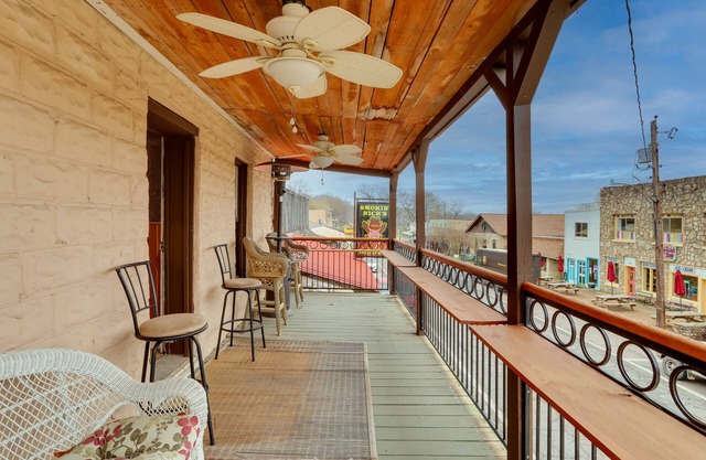 Historic Hardy Home w/ Game Room on Main Street