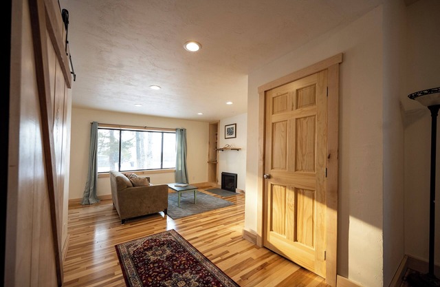 Historic Hawkes Apartment--downtown washburn, close to beaches, restaurants, etc
