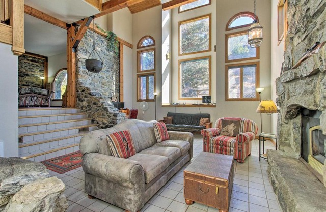 Historic Helena Retreat - Near Dtwn and Mt Helena!