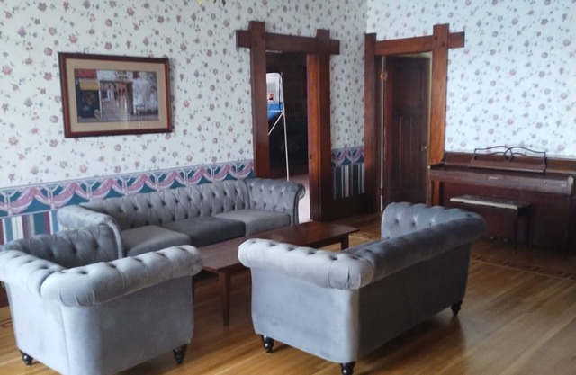 Historic Hideaway. Hiking, Fishing, Swimming At Lake Or River Nearby. sleeps 25