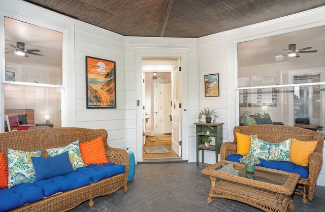 Historic Hideaway: Cozy Stay Near Beach & Downtown