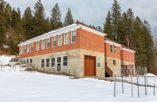 Historic High School - Stays and events close to skiing, golf, fishing, hunting!