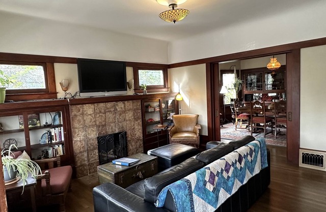 Historic highwater bungalow in the heart of midtown Sacramento