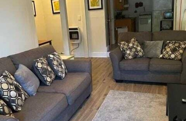 HISTORIC HILL APT2 (Downstairs)