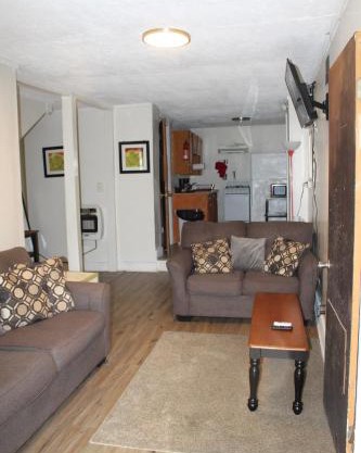 HISTORIC HILL APT2 (Downstairs)