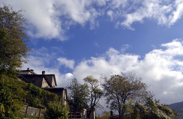 Historisches Dorf in den Hügeln des toskanischen Apennins