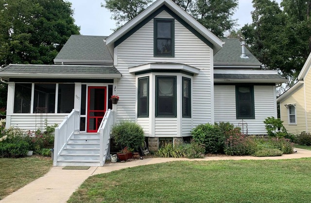 Historic Home By Carleton College; Perfect for Visiting Families & Faculty