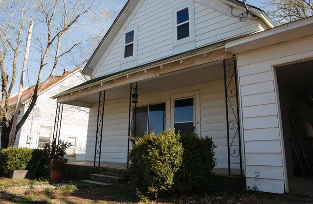 Historisches Haus im schneeballnahen Buffalo National River