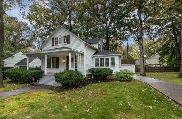 Historic home in the Village of Lewiston - short walk to dining, concerts, river