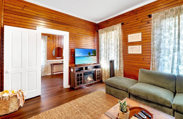 Historic Home Near Downtown Pensacola - Only 8.8 Miles To The Beach!