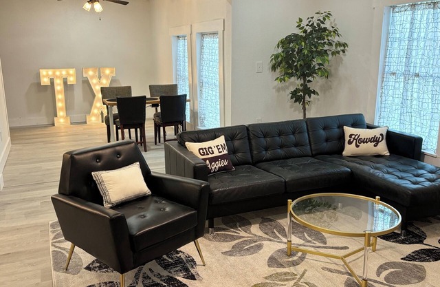 Historic Home, Newly Renovated, Walk to Legends, Pet Friendly