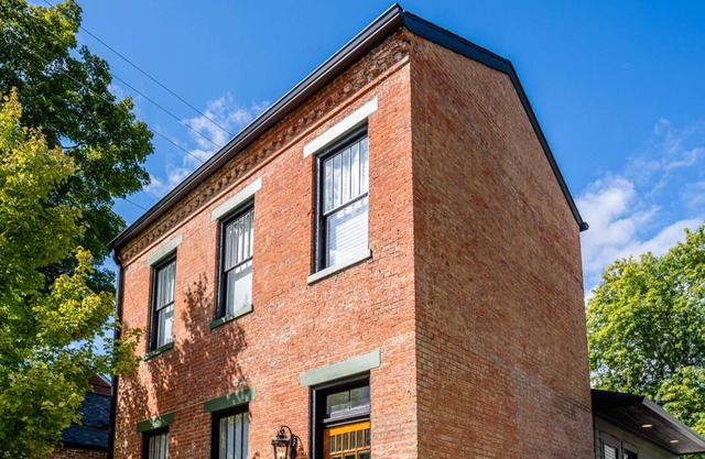 Historic Home! Walking Distance to Shops, Restaurants, Events, & Ohio River