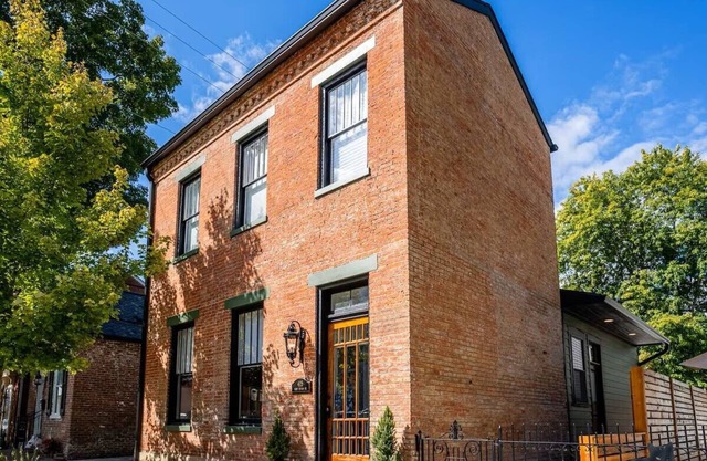 Historic Home! Walking Distance to Shops, Restaurants, Events, & Ohio River