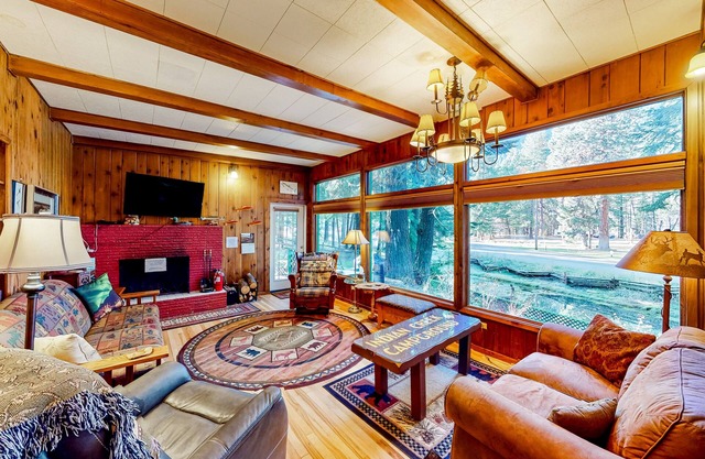Historic home with mountain views & kids play area - great for reunions/retreats