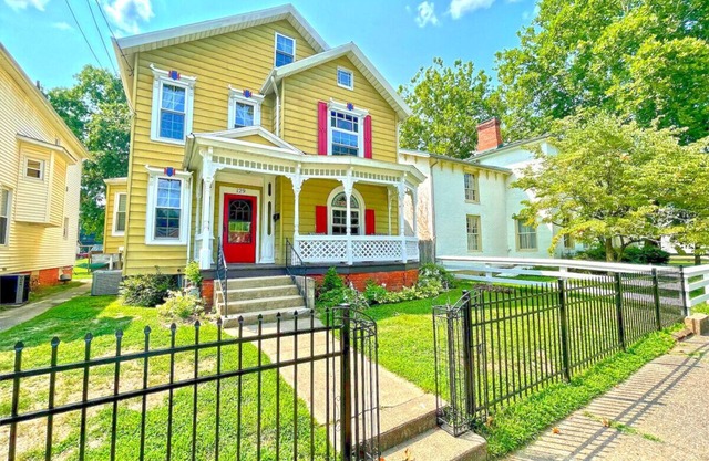 Historic Home within walking distance of Downtown Harmar & Marietta