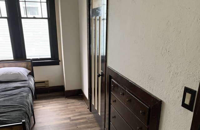 Historic home1 block from providence + 5 mins from the ocean.