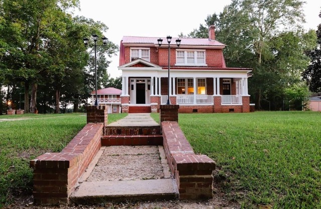 Historic House on the Hill Downstairs ONLY